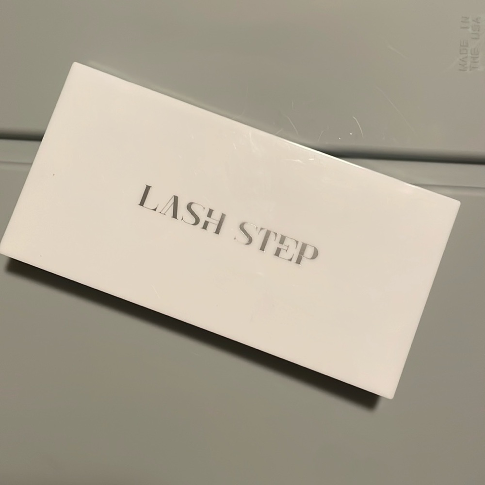 Lash Step Eyeshadow Pallet
